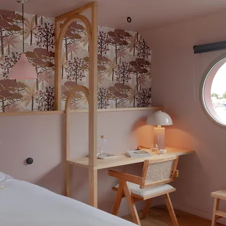 La Peniche - Bed And Bicycle - Mortes