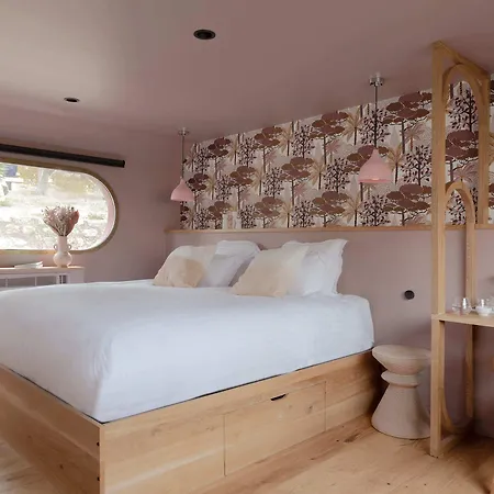La Peniche - Bed And Bicycle - Mortes