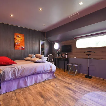 La Peniche - Bed And Bicycle - Mortes 4* 艾格-莫尔特