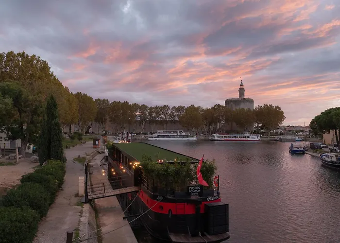 La Peniche - Bed And Bicycle - Mortes Couette-café